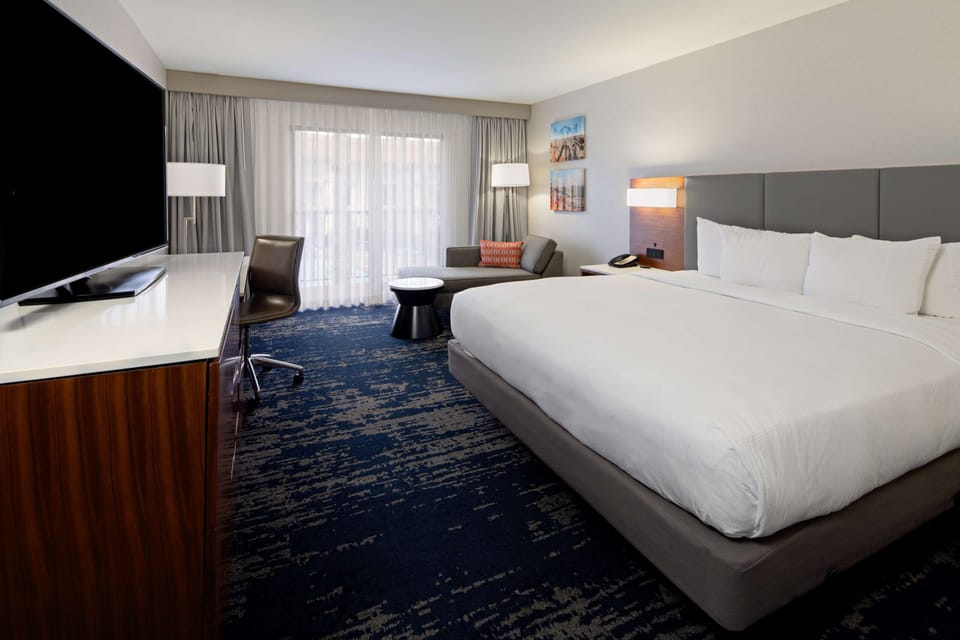 Premium bedding, in-room safe, desk, blackout drapes