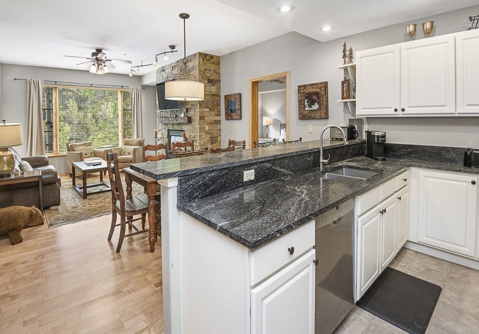 Condo, 2 Bedrooms | Private kitchen | Fridge, oven, coffee/tea maker, toaster