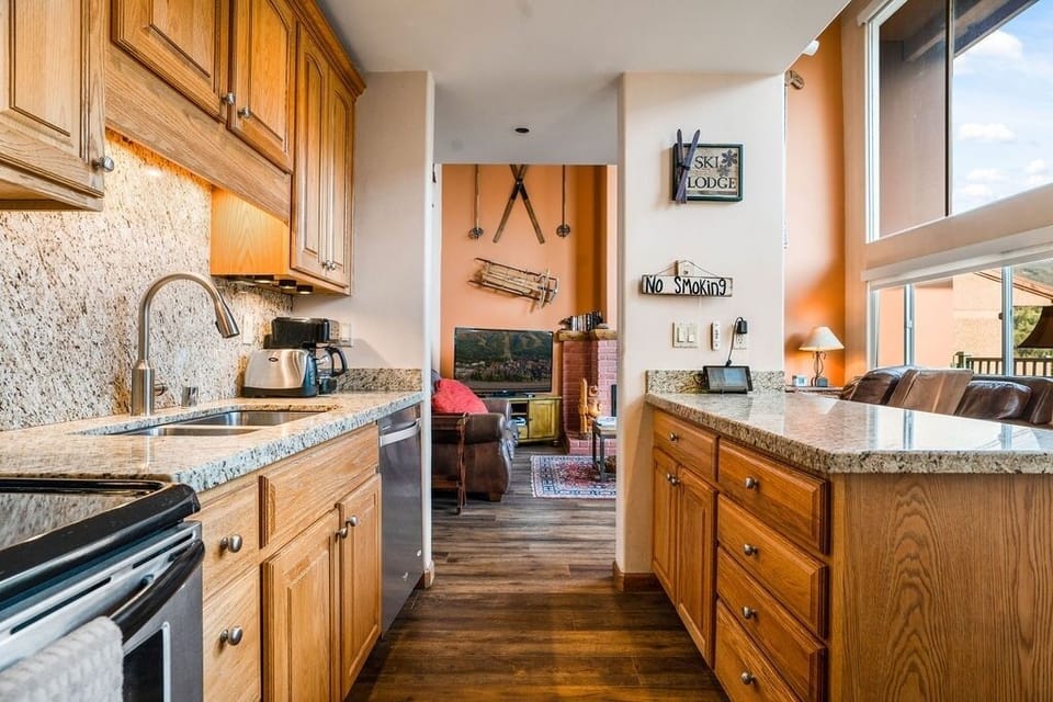 Condo, 4 Bedrooms | Private kitchen | Fridge, microwave, oven, dishwasher