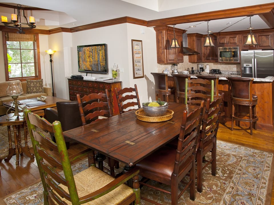 Condo, 2 Bedrooms | Dining
