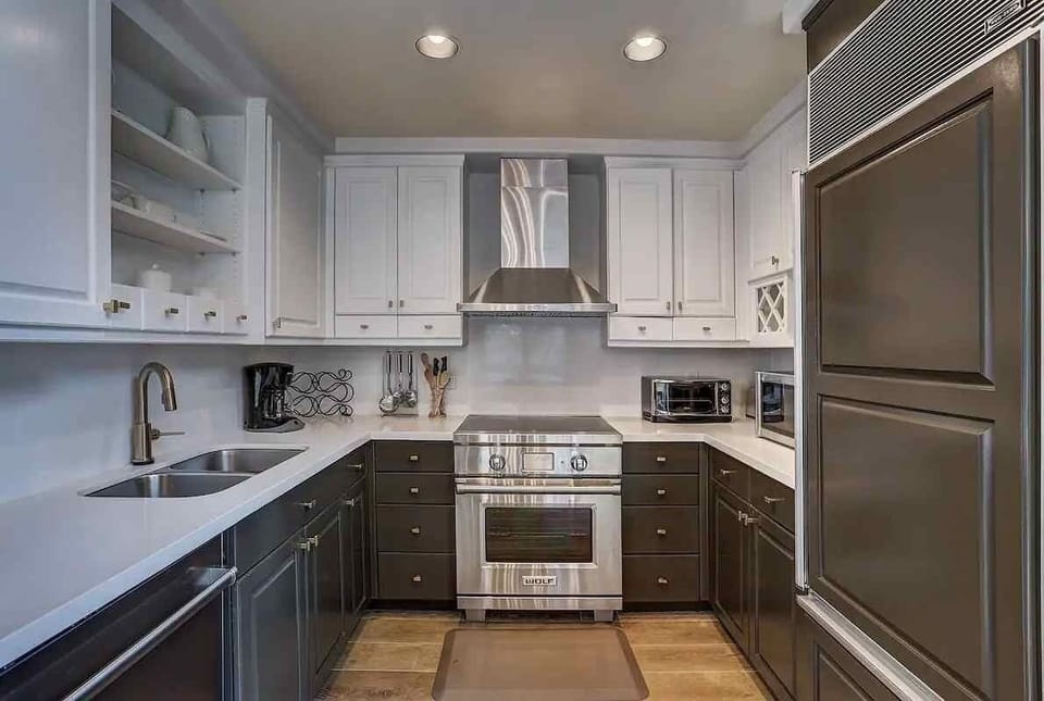 Condo, 4 Bedrooms | Private kitchen | Fridge, oven, coffee/tea maker, toaster