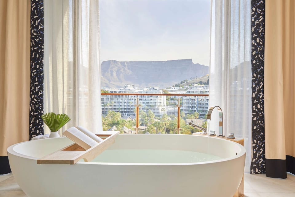 Presidential Suite | Bathroom | Separate tub and shower, deep soaking tub, rainfall showerhead