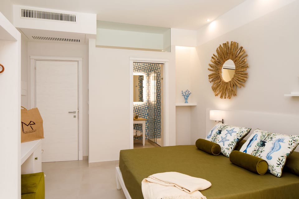 Deluxe Double Room, Balcony | 1 bedroom, premium bedding, minibar, in-room safe