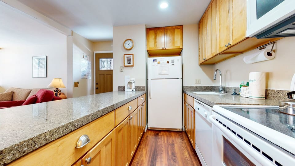 Condo, 1 Bedroom | Private kitchen | Full-size fridge, microwave, oven, stovetop