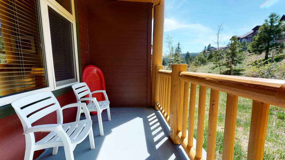 Condo, 2 Bedrooms | Property grounds