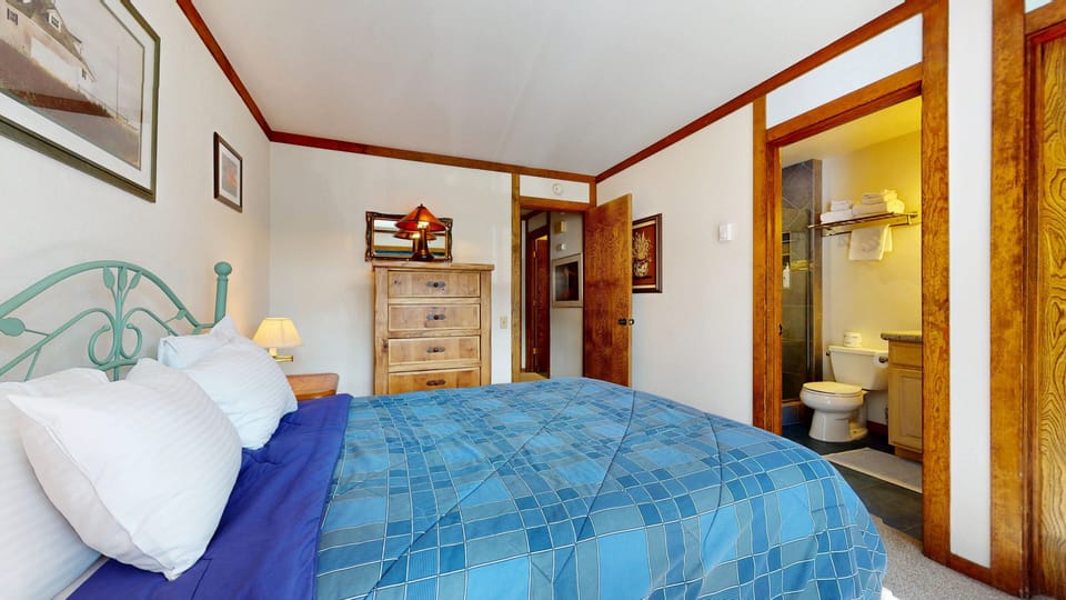 Condo, 2 Bedrooms | 2 bedrooms, iron/ironing board, free WiFi
