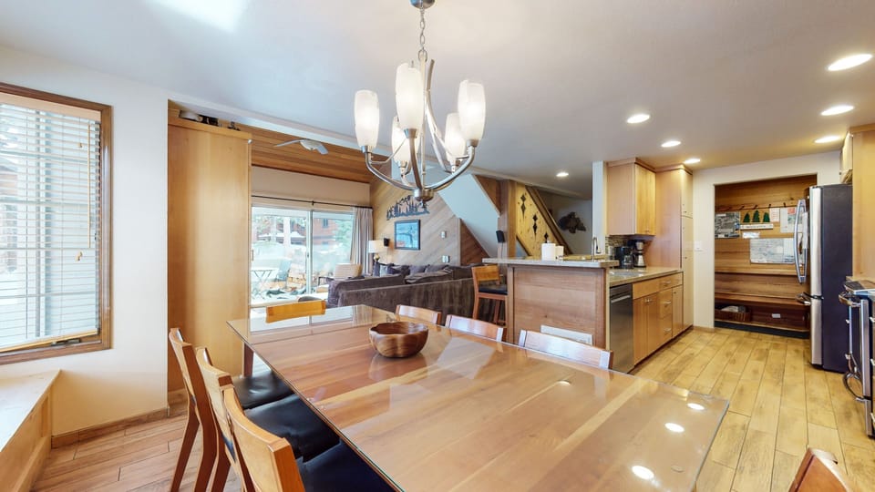 Condo, 3 Bedrooms | Dining