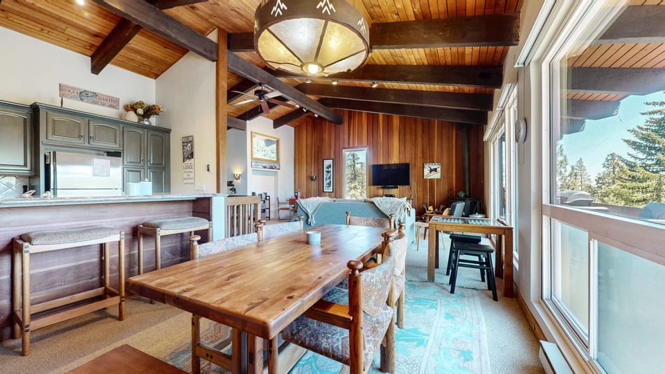 Condo, 4 Bedrooms | Dining
