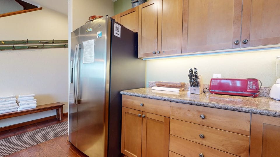 Condo, 3 Bedrooms | Interior