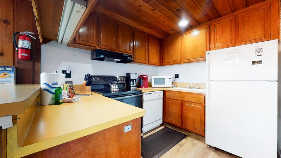 Condo, 2 Bedrooms | Private kitchen | Full-size fridge, microwave, oven, stovetop
