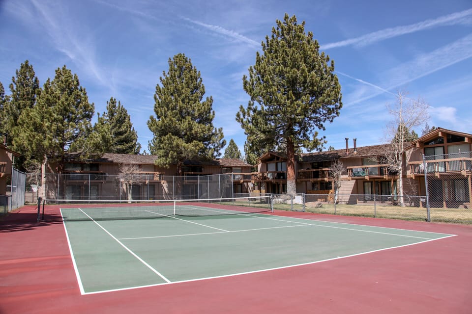 Villa de los Pinos 30 Great Complex Amenities, Walk to Town by RedAwning Apartment in Mammoth Lakes
