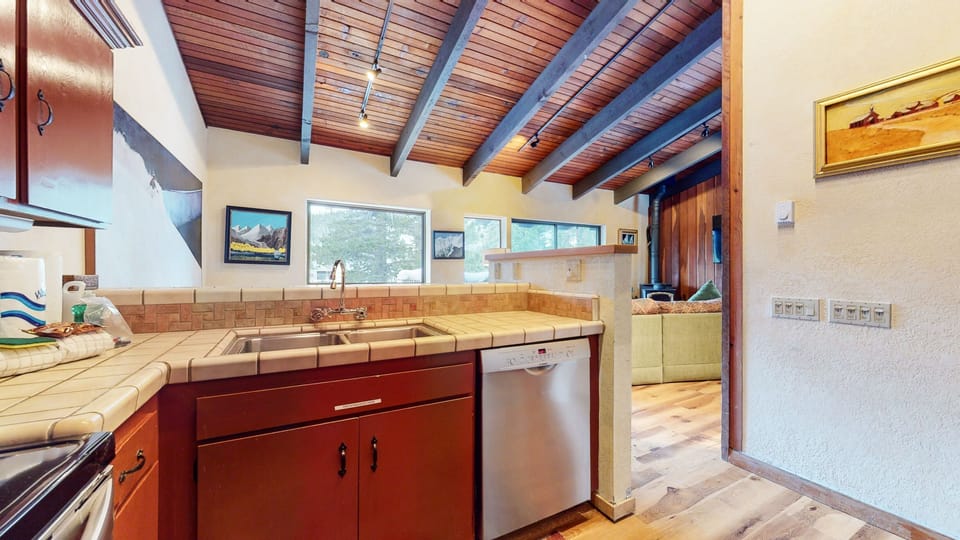 Condo, 4 Bedrooms | Private kitchen | Full-size fridge, microwave, oven, stovetop