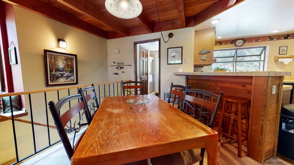 Condo, 2 Bedrooms | Dining