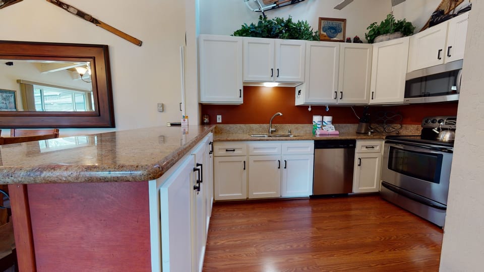 Condo, 4 Bedrooms | Private kitchen | Full-size fridge, microwave, oven, stovetop