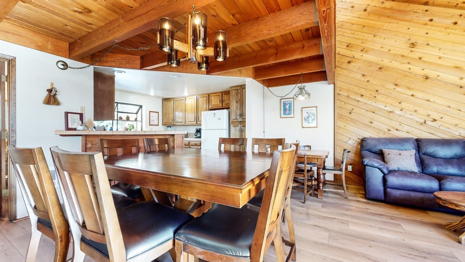 Condo, 2 Bedrooms | Dining