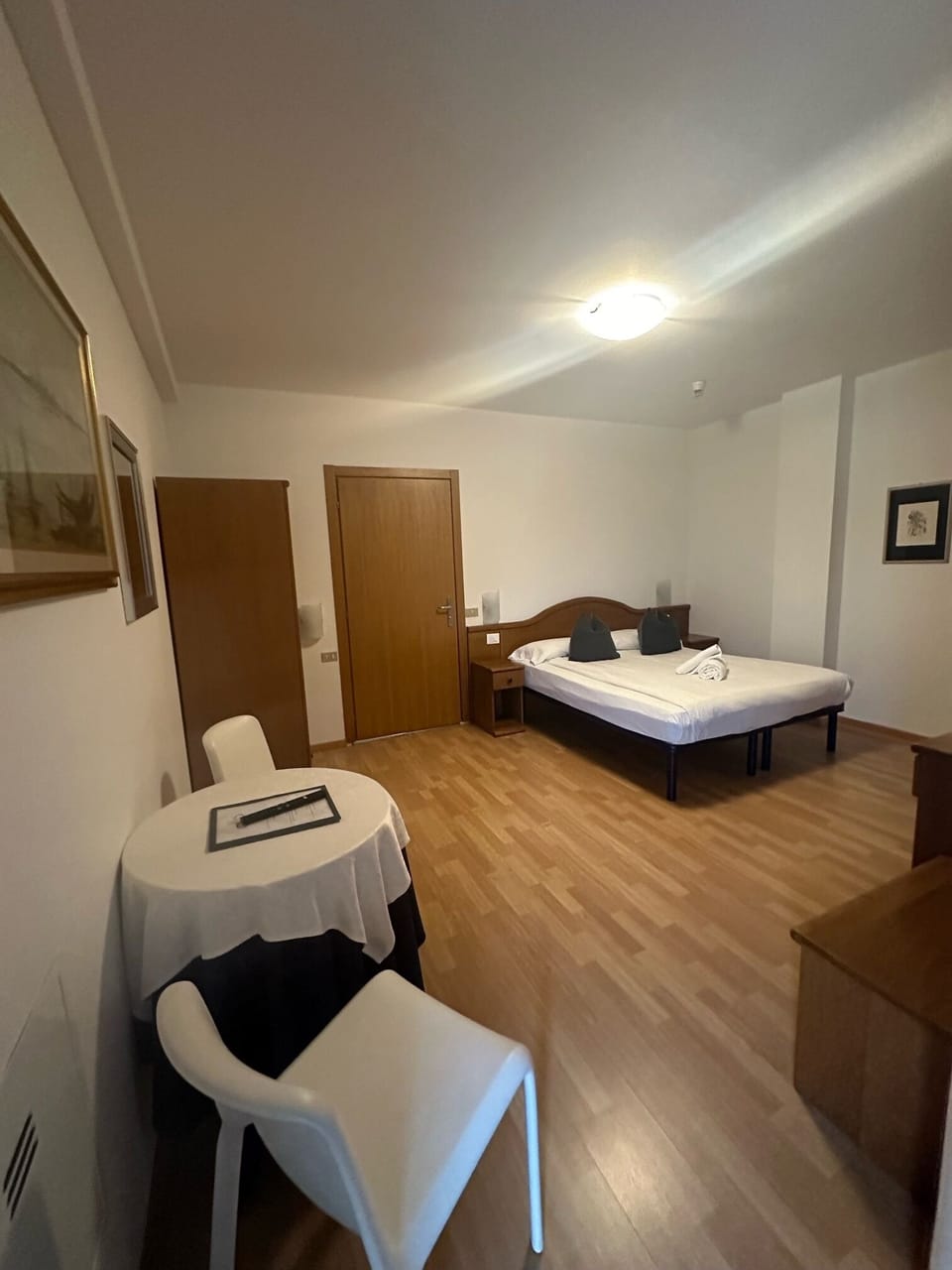 Double Room | Minibar, desk, cribs/infant beds, free WiFi