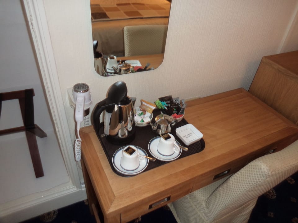 Double Room, Ensuite | Coffee and/or coffee maker