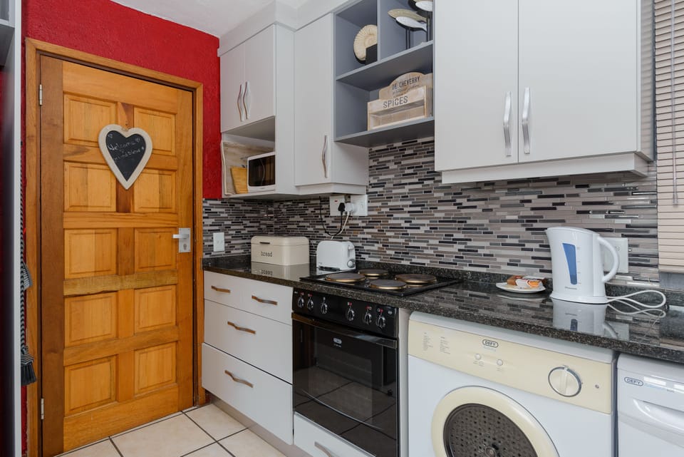 One Bedroom Standard 10412 | Private kitchen | Microwave, electric kettle, cookware/dishes/utensils