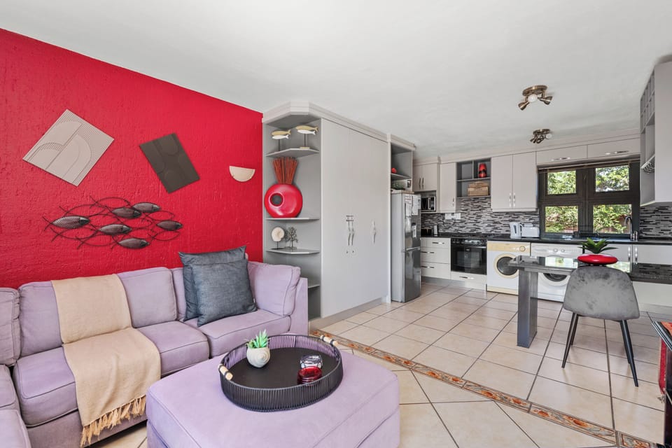 One Bedroom Standard 10412 | Private kitchen | Microwave, electric kettle, cookware/dishes/utensils