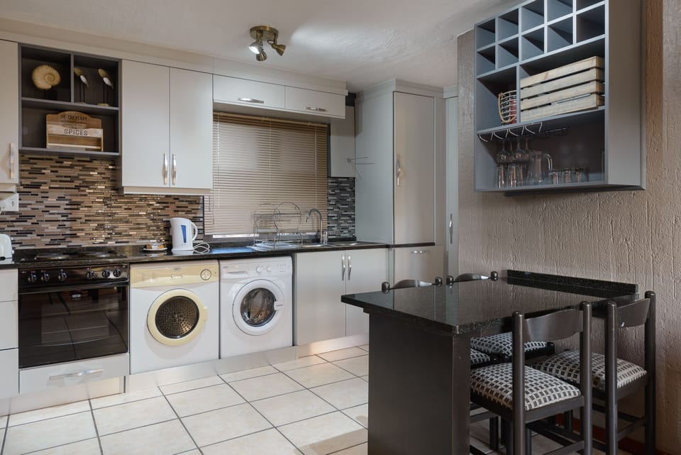 One Bedroom Standard 10412 | Private kitchen | Microwave, electric kettle, cookware/dishes/utensils