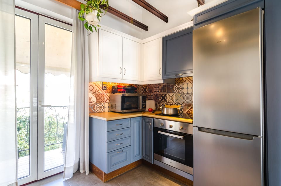 Design Duplex, 3 Bedrooms | Private kitchen | Full-size fridge, microwave, oven, stovetop