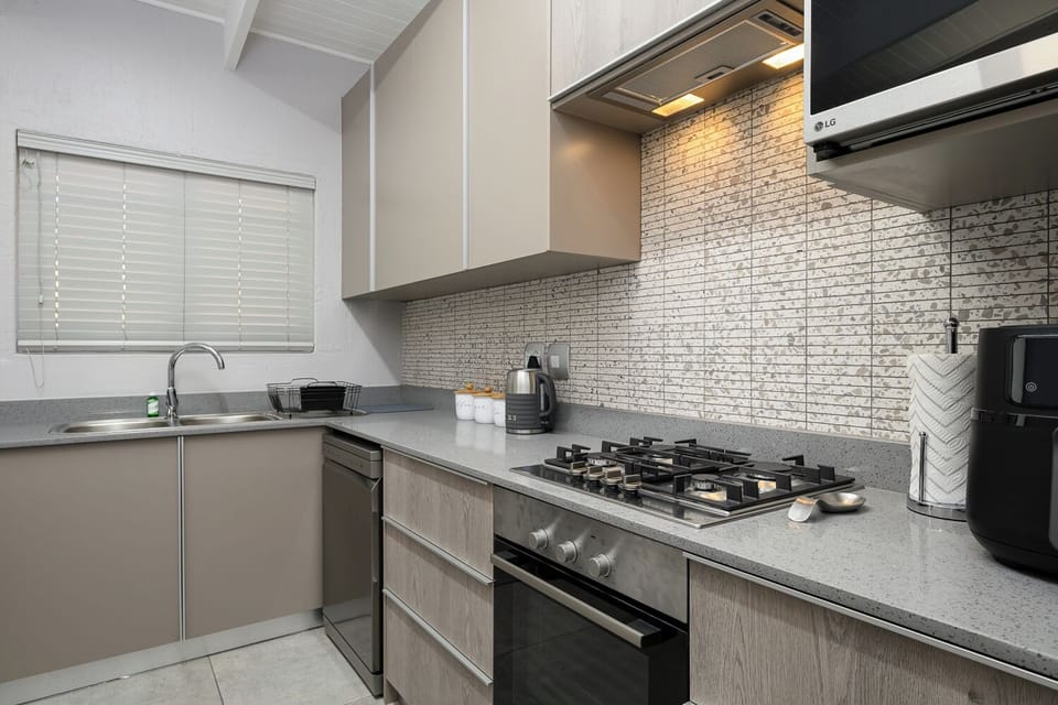 Three Bedroom Superior 2605 | Private kitchen | Full-size fridge, microwave, oven, stovetop