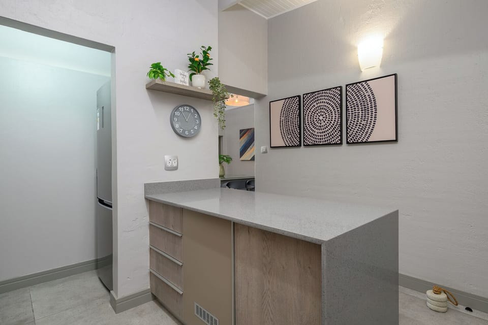 Three Bedroom Superior 2605 | Private kitchen | Full-size fridge, microwave, oven, stovetop