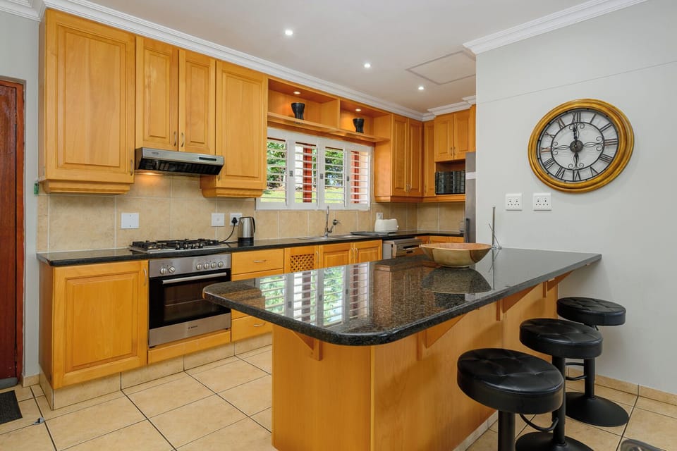 Superior Villa, 5 Bedrooms | Private kitchen