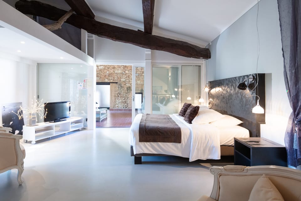 Superior Suite | Minibar, in-room safe, individually decorated, individually furnished