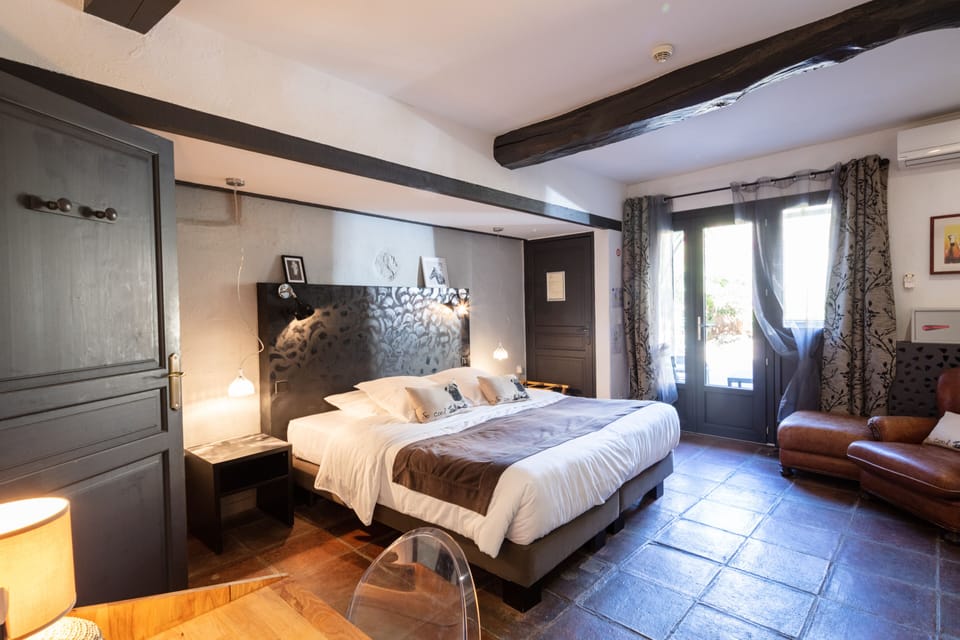 Superior Double Room | Minibar, in-room safe, individually decorated, individually furnished