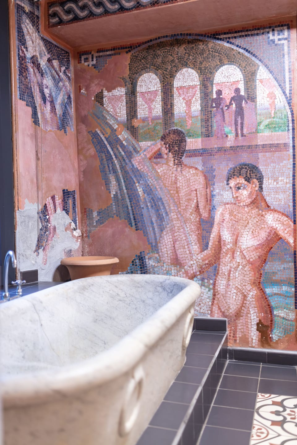 Superior Suite | Bathroom | Eco-friendly toiletries, hair dryer, bathrobes, slippers