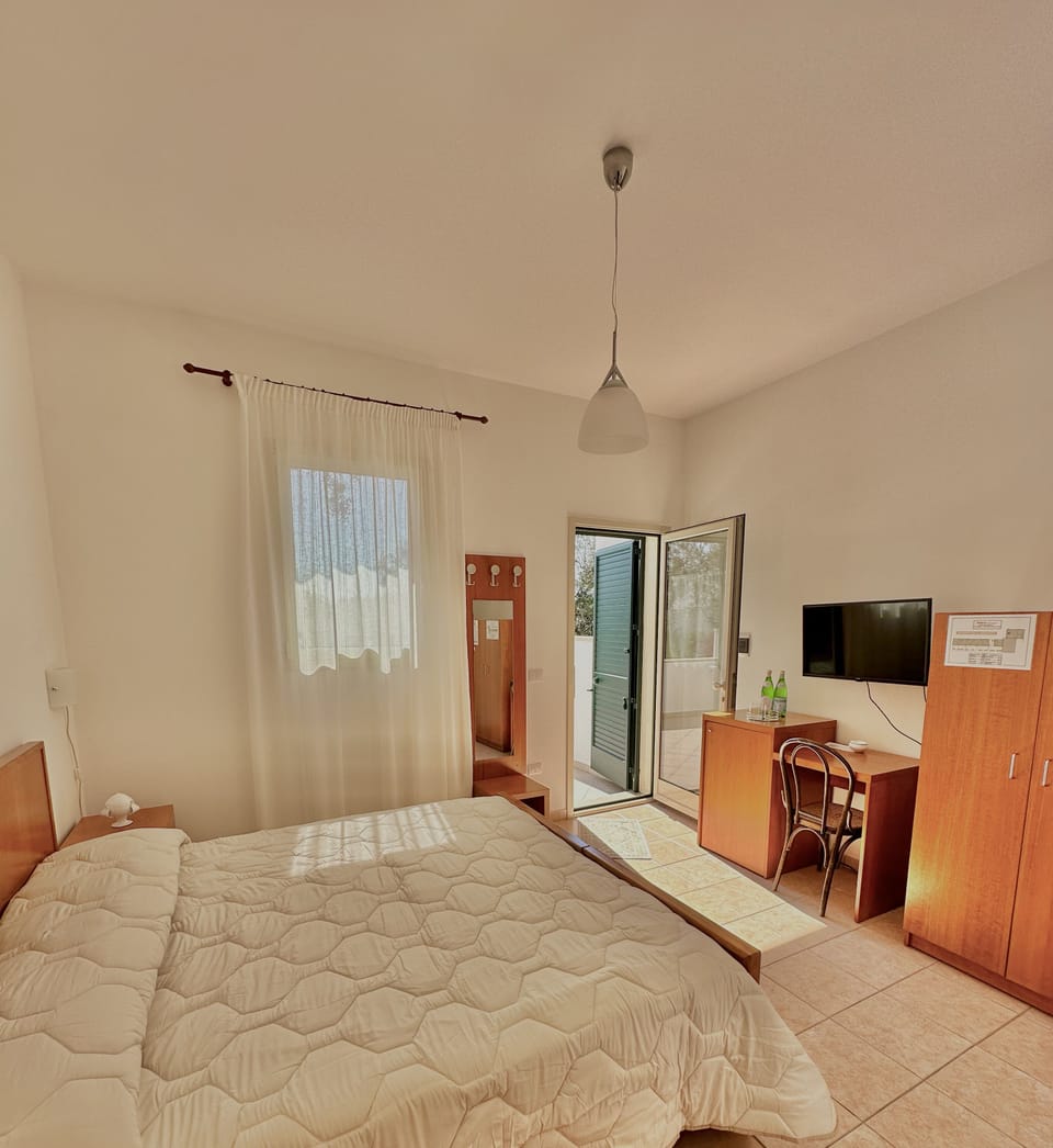 Shower, free toiletries, bidet, towels