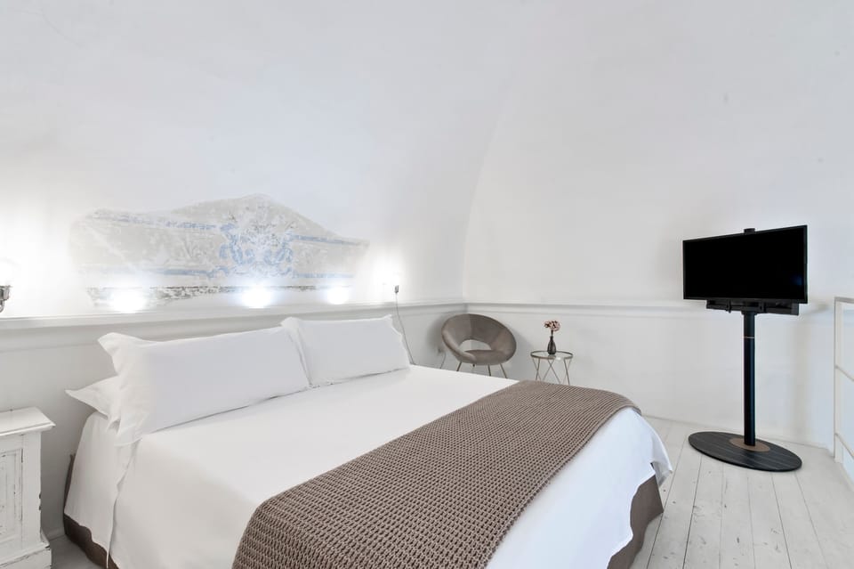 Junior Suite, 1 Queen Bed with Sofa bed, Non Smoking, Balcony | Premium bedding, down comforters, pillowtop beds, minibar