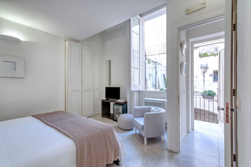 Family Suite, 1 Queen Bed with Sofa bed, Non Smoking, Ensuite | Premium bedding, down comforters, pillowtop beds, minibar
