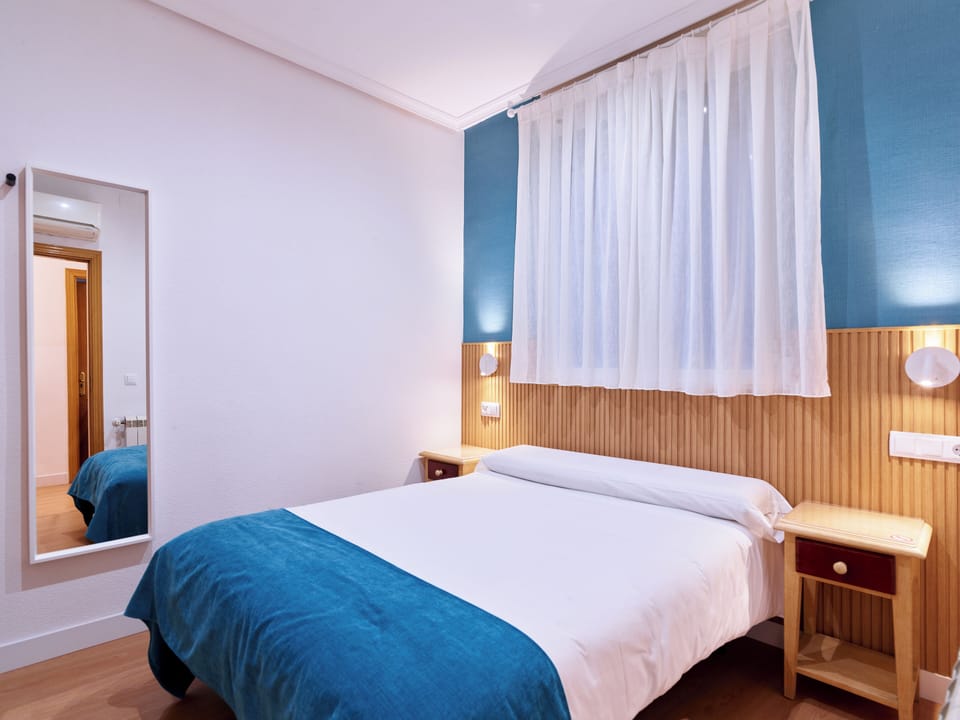 Single Room | Minibar, in-room safe, free WiFi, bed sheets