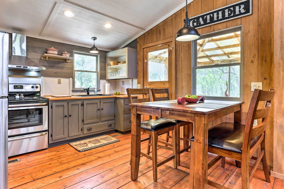Kitchen | Ice Maker | Trash Bags & Paper Towels