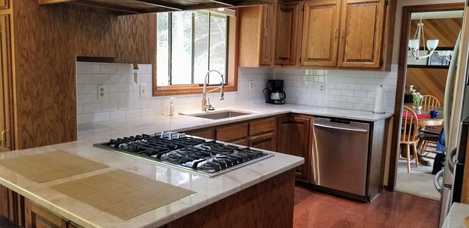 

kitchen  w quartzite counters, SS appliances/ nook
w seating for 4
