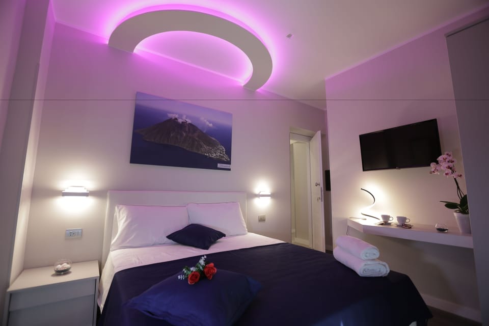 Superior Room, Sea View | Minibar, in-room safe, desk, blackout drapes
