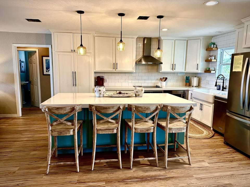 Recently installed band new huge island that seats 4! 