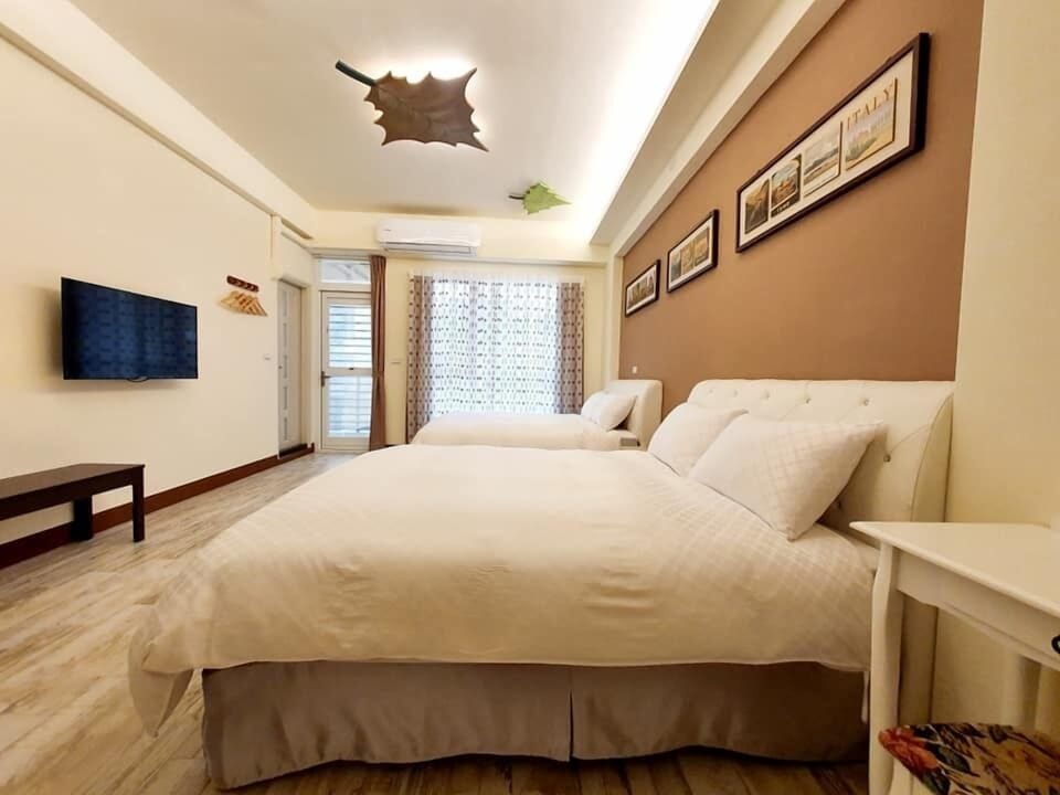 Standard Quadruple Room | Desk, blackout drapes, free WiFi, bed sheets