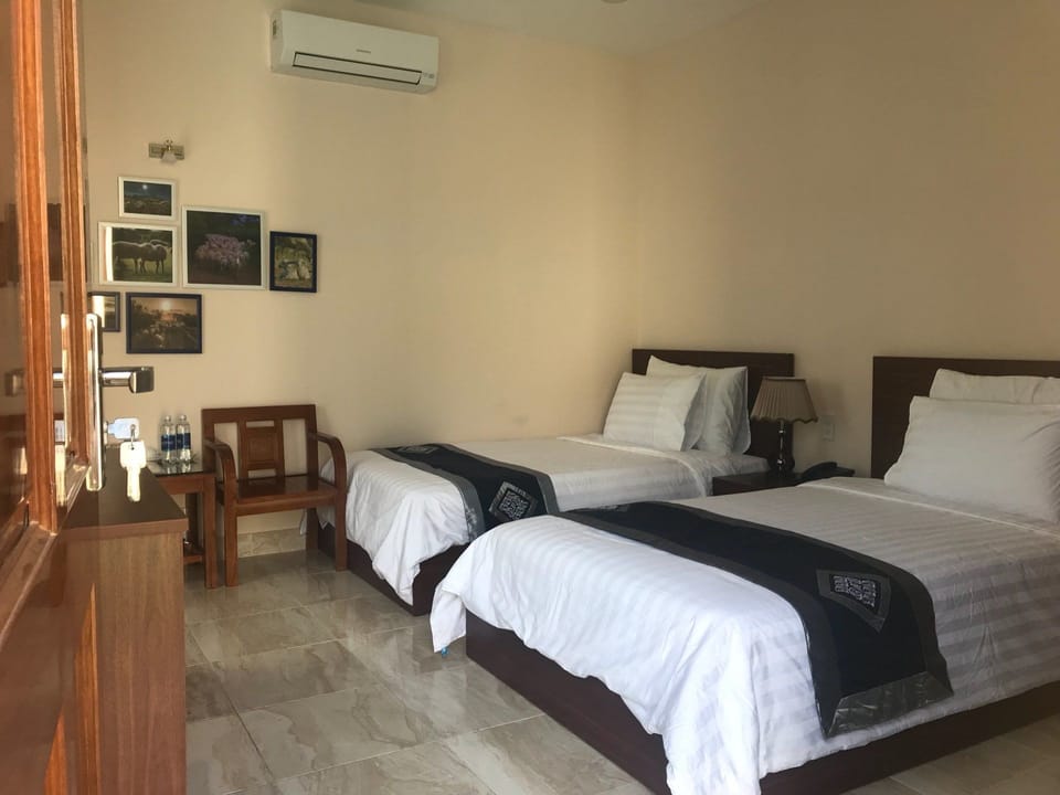 Twin Room | Minibar, desk, WiFi (free)