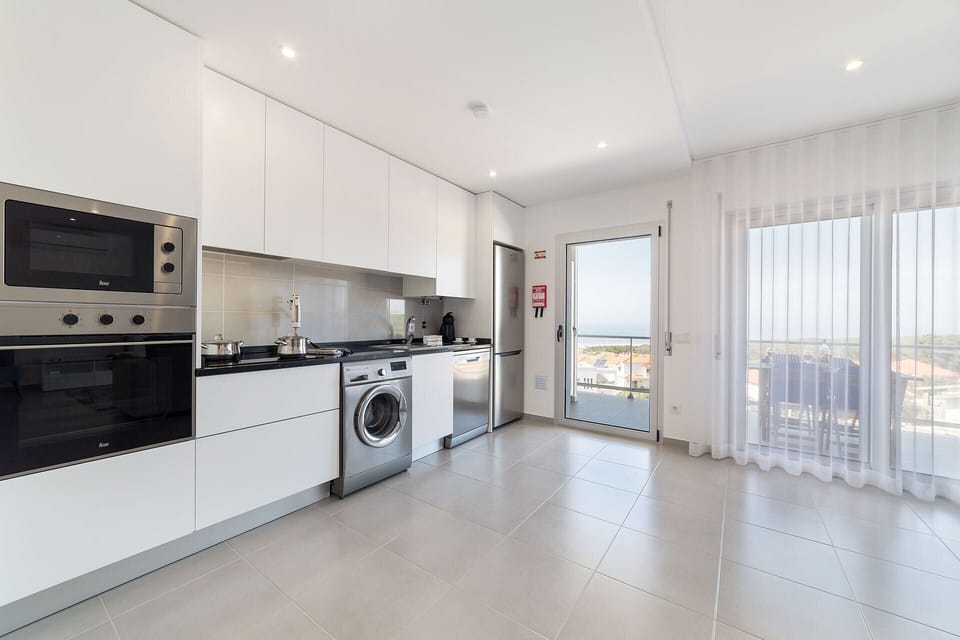 Holiday apartment with 2 bedrooms and two bathrooms, equipped kitchen, wi-fi and cable channels. Has access to a shared swimming pool and a parking space for 1 car. 
This apartament is located in Sítio da Nazaré where you can access the beach through the famous lift
