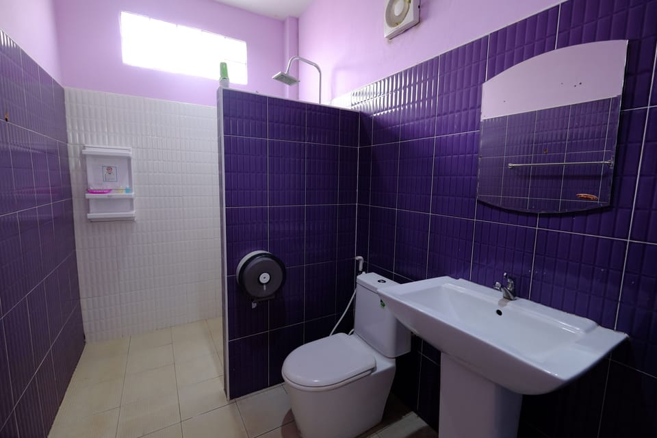 Standard Double Room | Bathroom sink