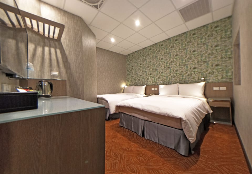Standard Quad Room(No Window) | Desk, soundproofing, free WiFi, bed sheets