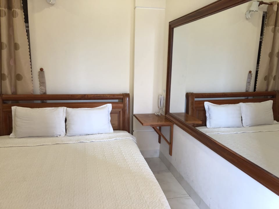 Minibar, desk, WiFi (free), bed sheets