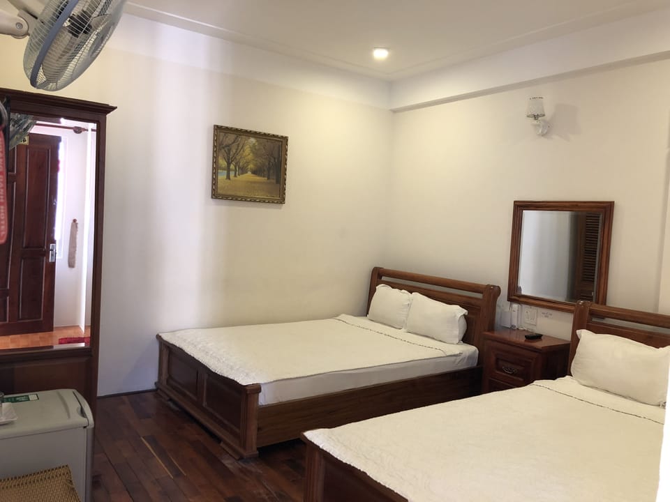 Minibar, desk, WiFi (free), bed sheets