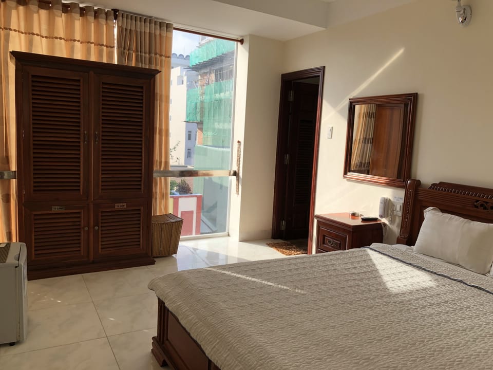 Minibar, desk, WiFi (free), bed sheets