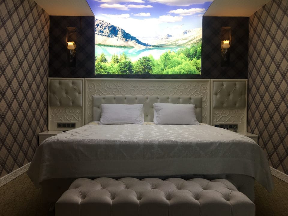 Exclusive Room | Premium bedding, minibar, in-room safe, free WiFi