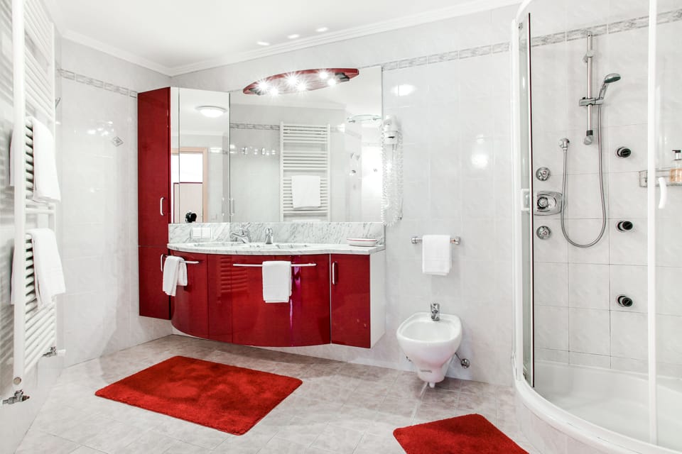 Suite, Terrace | Bathroom | Shower, free toiletries, hair dryer, bathrobes