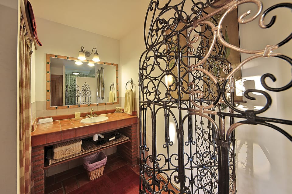 Economy Double Room (Alhambra View) | In-room safe, individually decorated, individually furnished, free WiFi